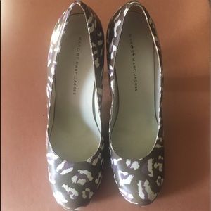 Marc by Marc Jacobs abstract pumps